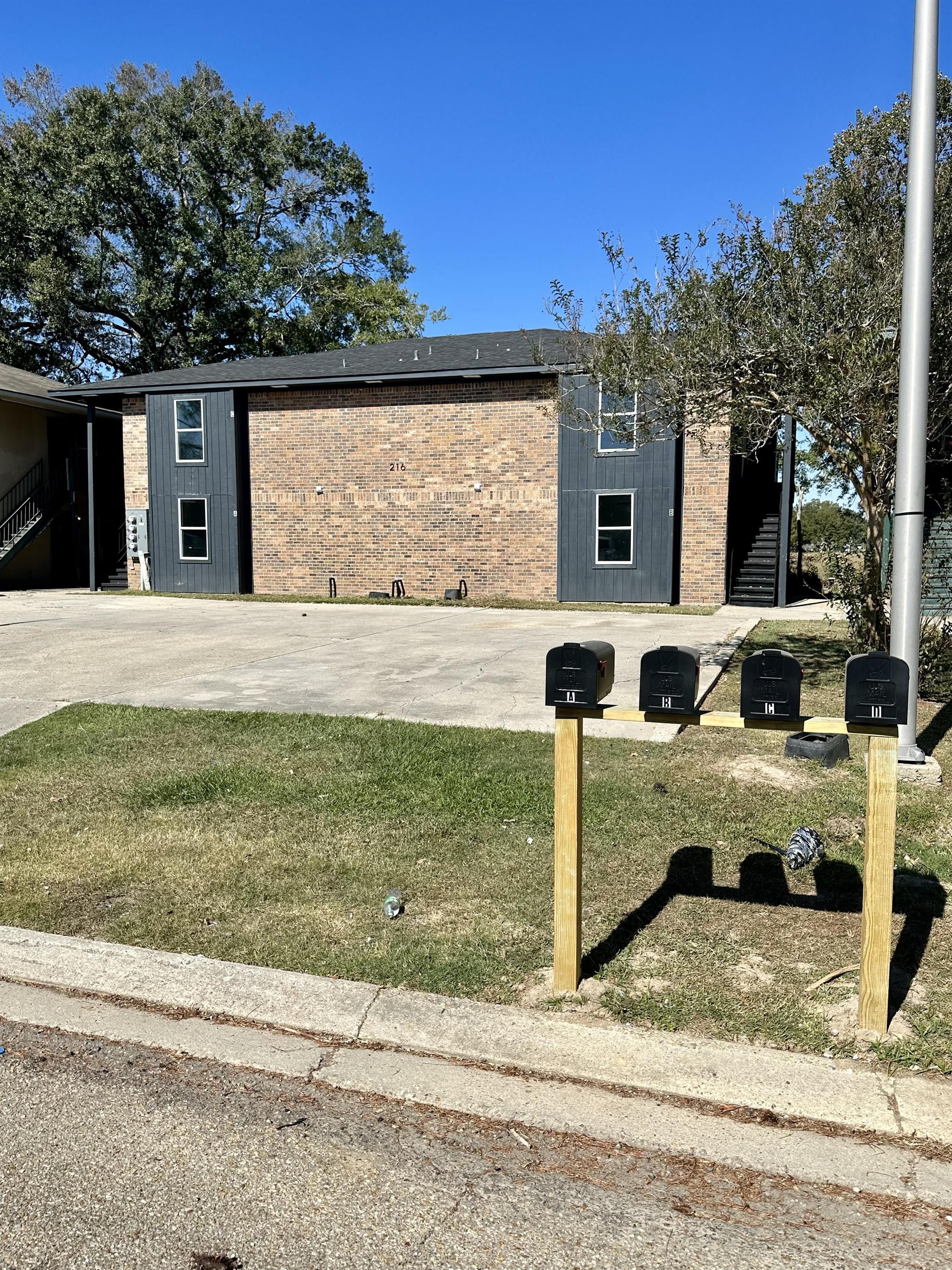 216 N Marigny Circle - B